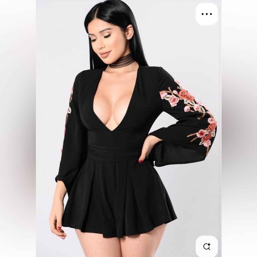 Fashion Nova Black Floral Embroidered Bell Sleeve Romper Sz S 70s Boho Festival